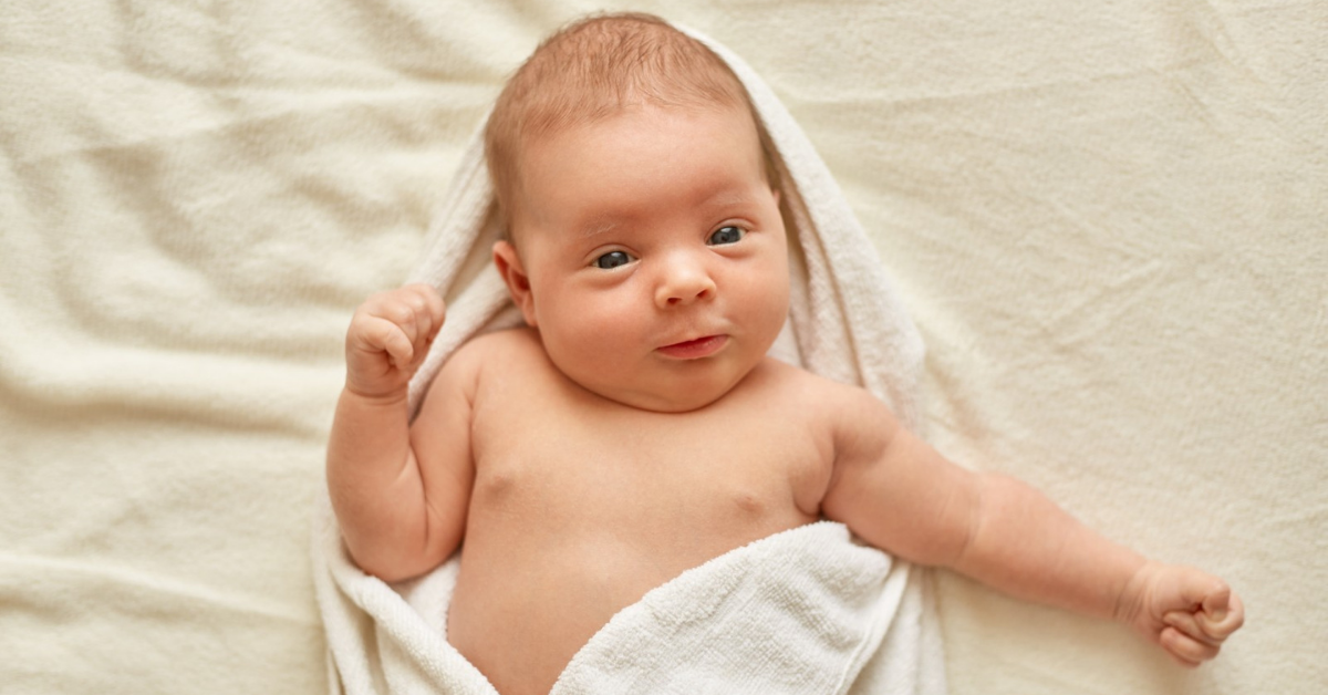 Beba ispod ćebenceta